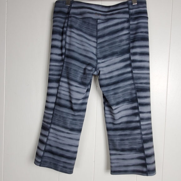 Under Armour workout Capri pants size medium - Picture 6 of 12